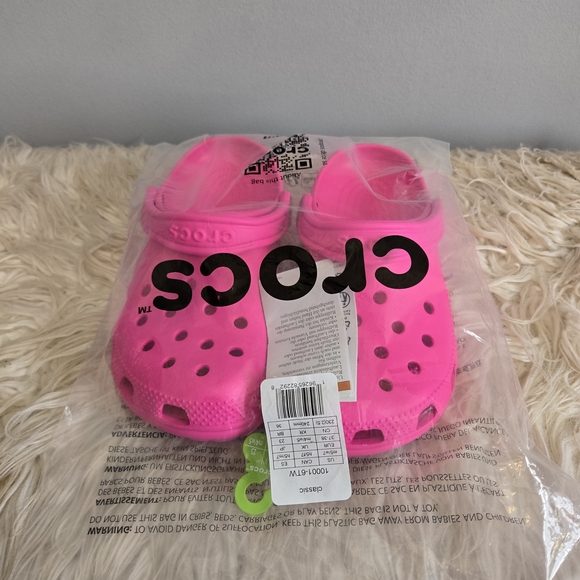 CROCS Shoes - CROCS Kids Classic Clog in Bright Hot Pink
